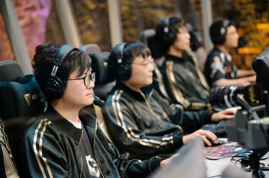 中国科大RoboWalker战队荣获2025 RoboMaster超级对抗赛亚军